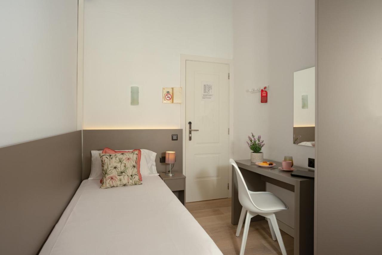 Antonios Hostal Sitges Zewnętrze zdjęcie